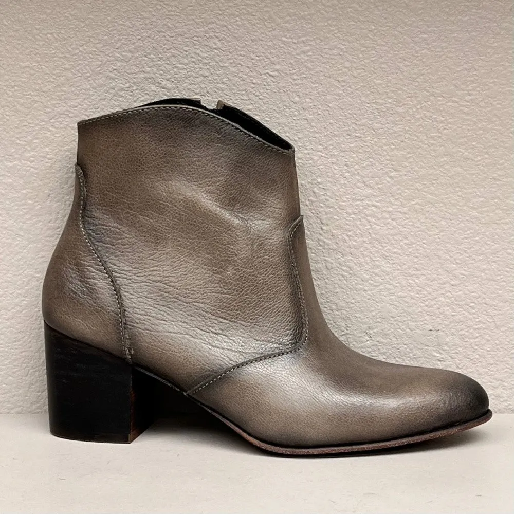 Ankle Boot-Side zip w/ heel/ Grey textured leather w/ dark accents/ leather sole