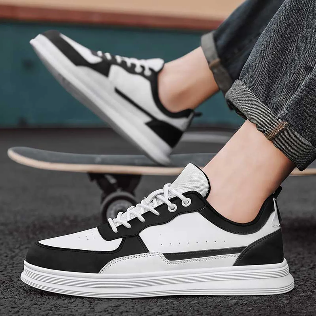 Black white casual lace up shoe sneaker