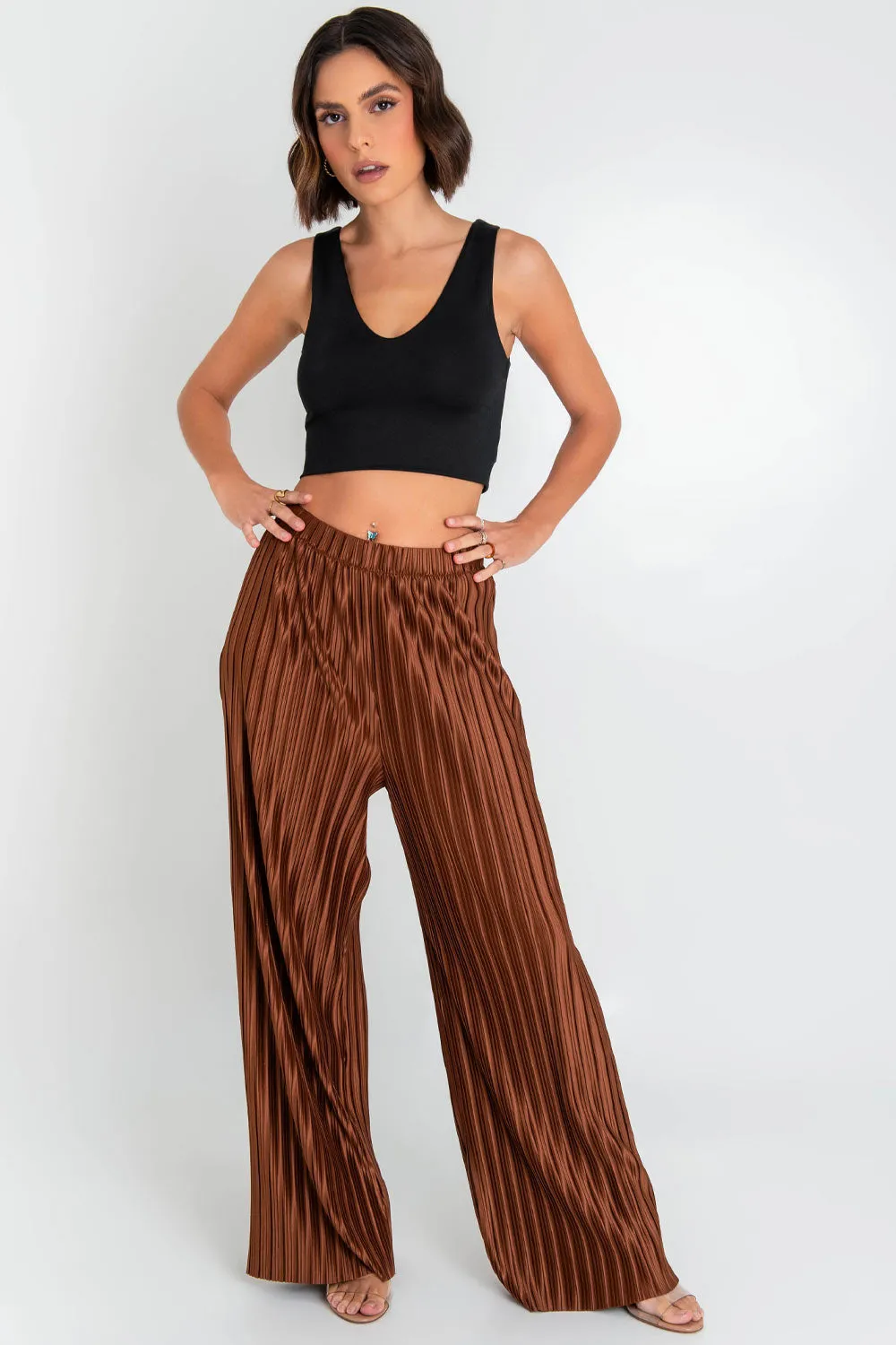 Pantalón satinado plisado wide leg