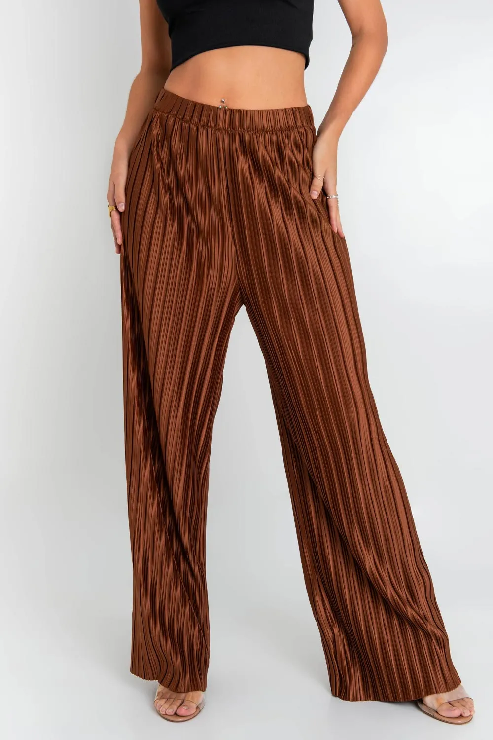 Pantalón satinado plisado wide leg