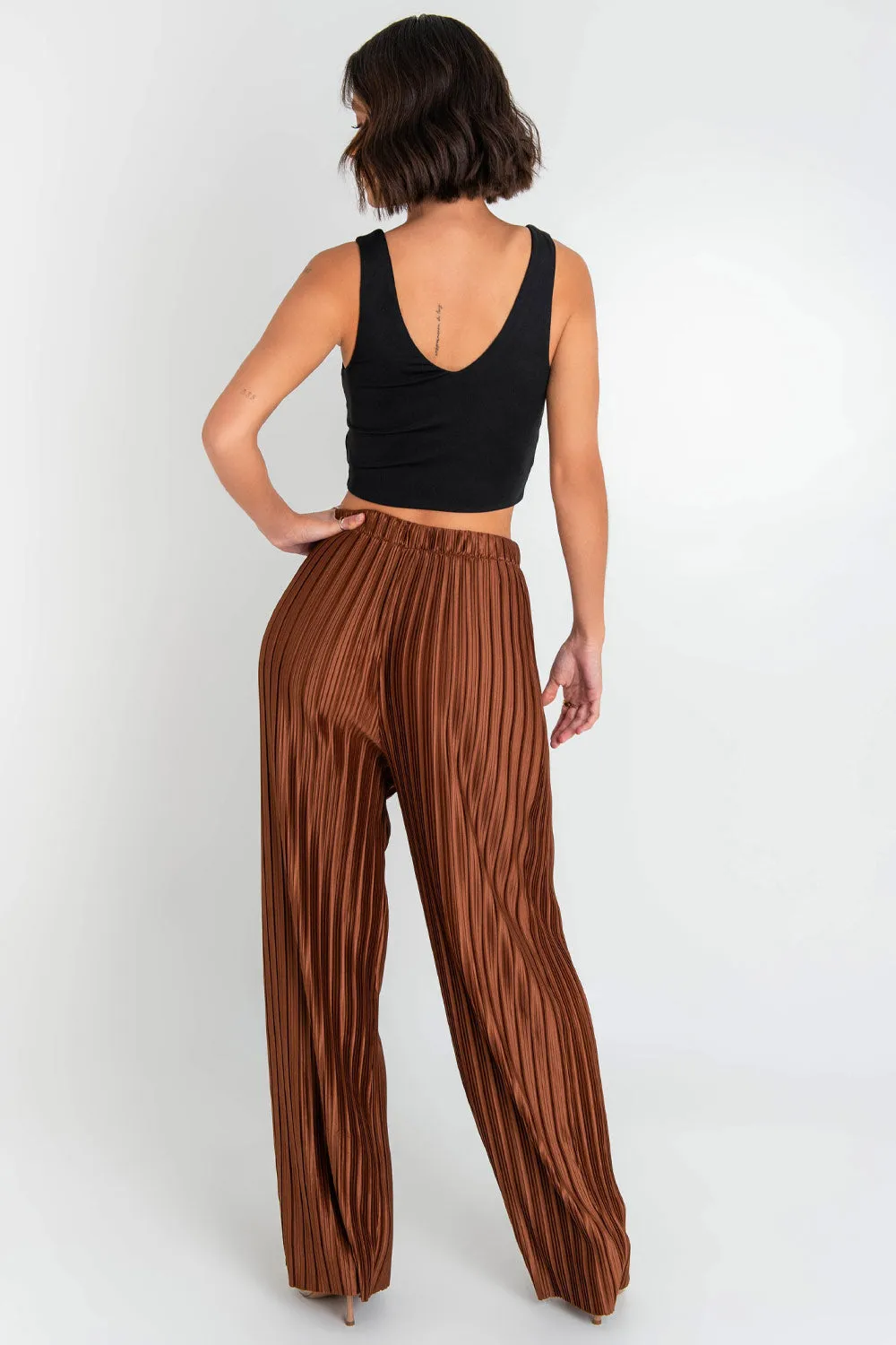 Pantalón satinado plisado wide leg