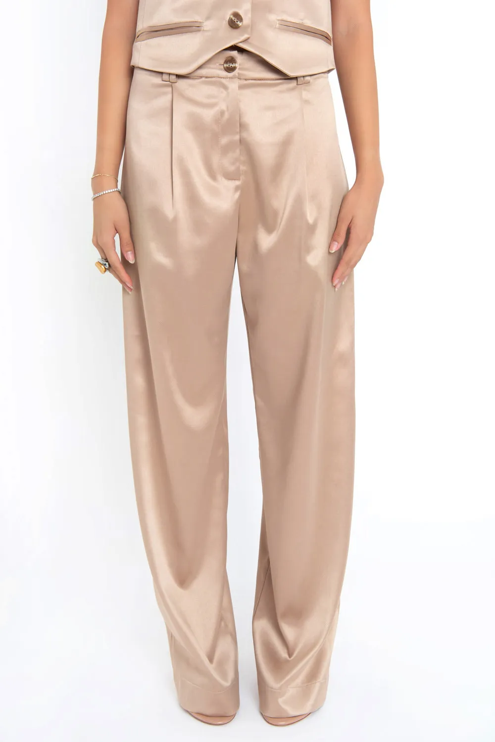 Pantalón wide leg satinado con pinzas